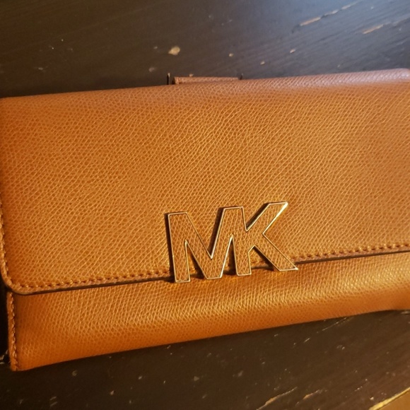 Mickeal kors wallet - Picture 1 of 5
